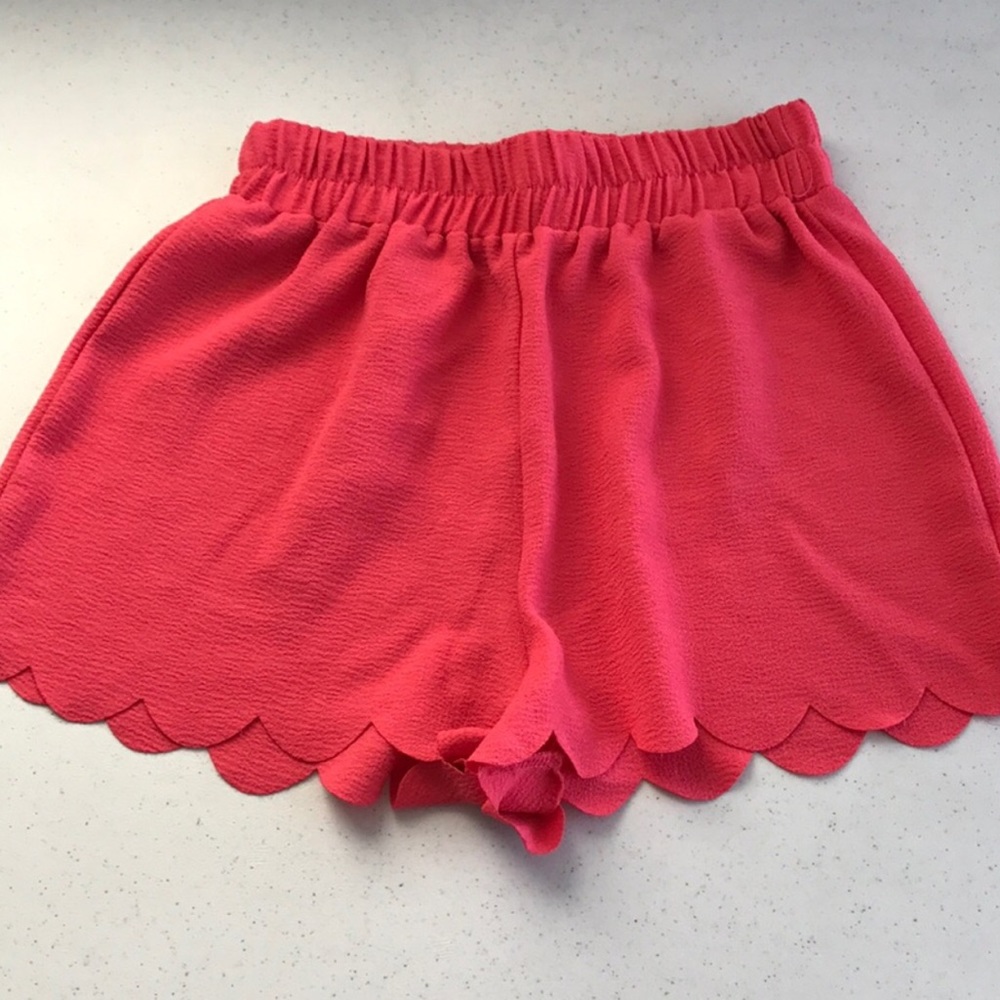 REPOSH • Body Central Scalloped Shorts